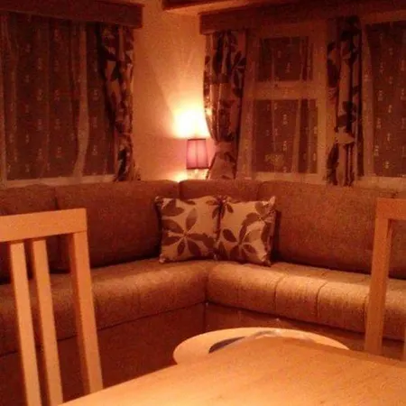 Hébergement de vacances Luxe Vakantiechalet Met Omheinde Tuin 6pers *